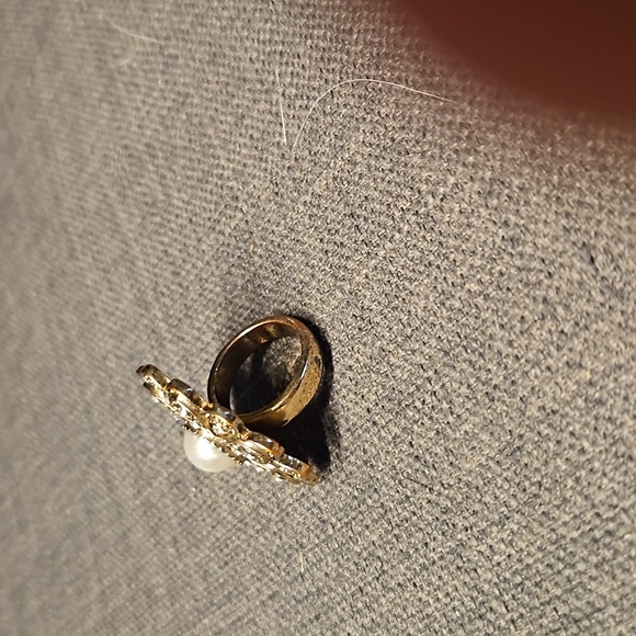 Flower ring - Picture 2 of 3